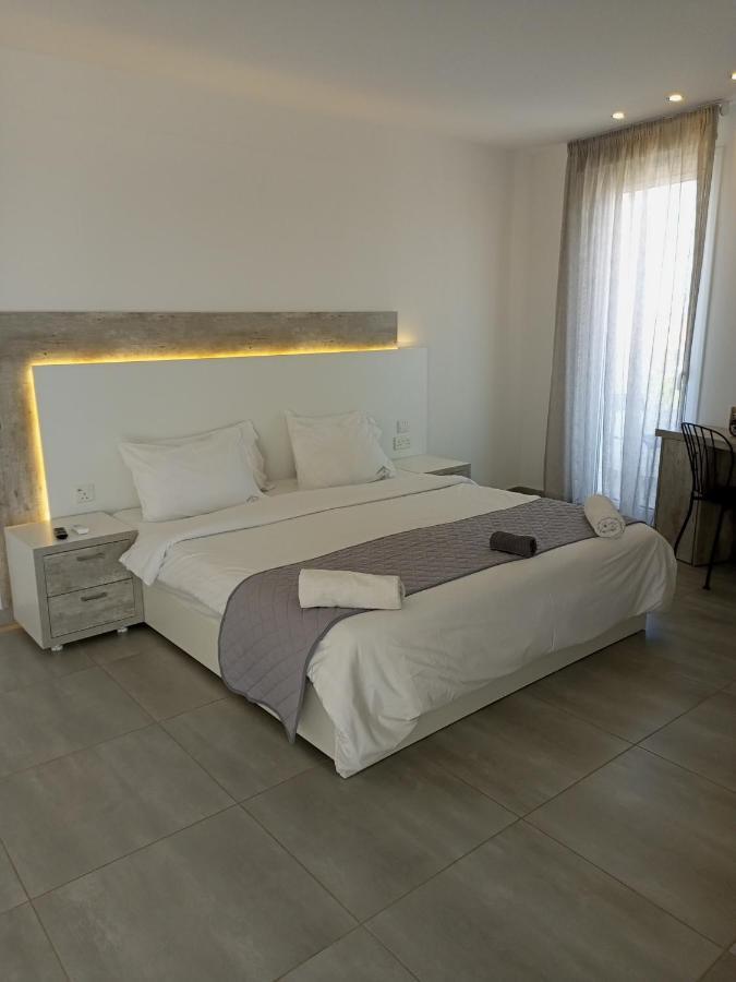 White 11 Aparthotel Larnaca Exterior photo