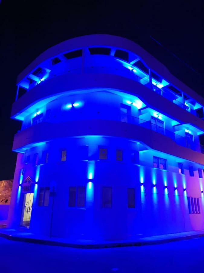 White 11 Aparthotel Larnaca Exterior photo